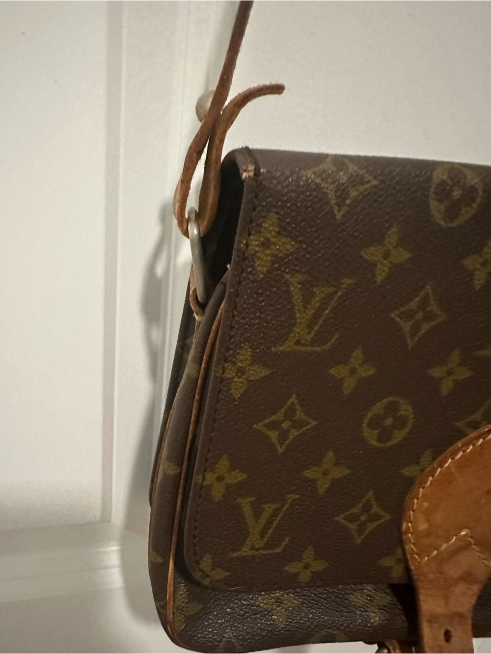 Authentic Louis Vuitton Monogram cross body/messenger bag - Picture 3 of 8